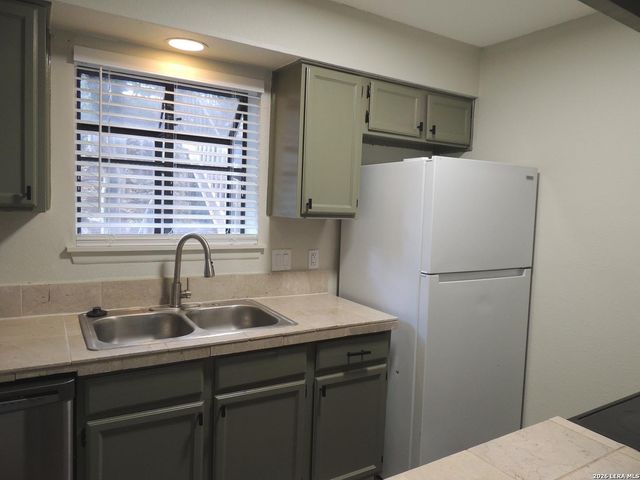 4212 Medical Dr Unit 202, San Antonio, TX 78229