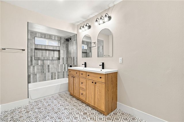 1828 Canterbury Drive, Las Vegas, NV 89119