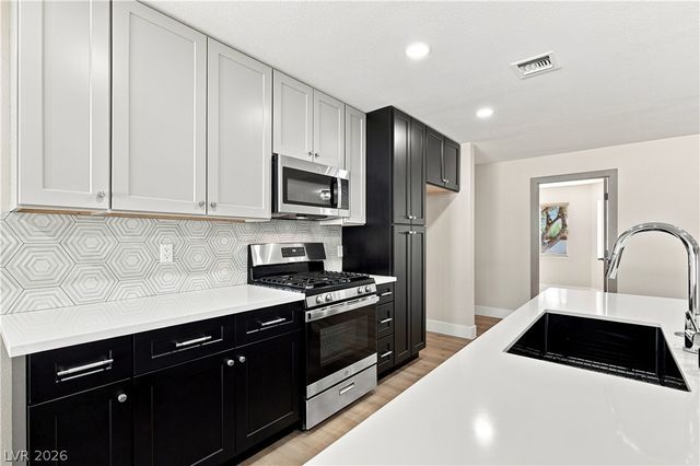 1828 Canterbury Drive, Las Vegas, NV 89119
