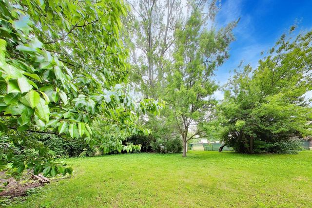 619 Parkside Circle, Streamwood, IL 60107