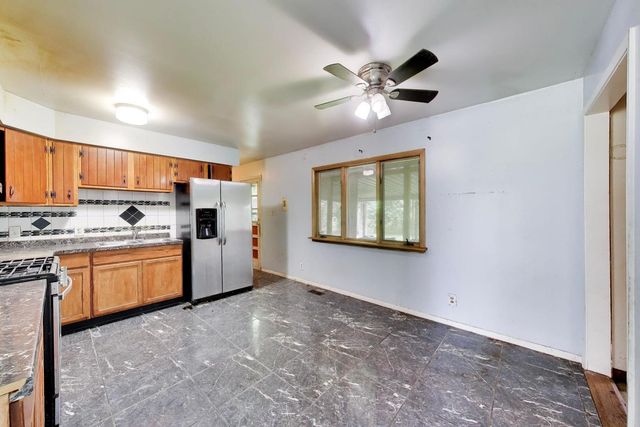 619 Parkside Circle, Streamwood, IL 60107
