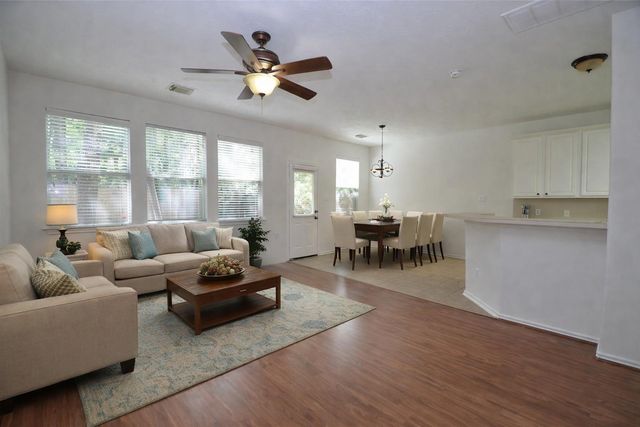 226 W Stedhill Loop, Conroe, TX 77384