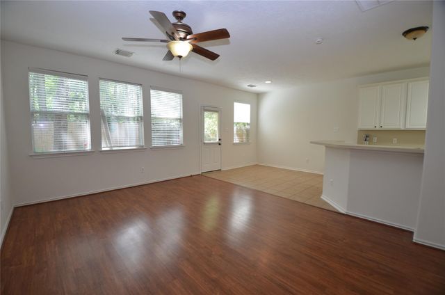 226 W Stedhill Loop, Conroe, TX 77384