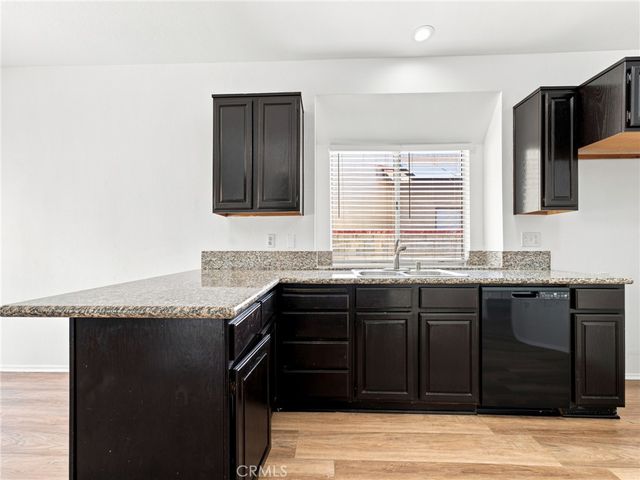 28525 Sugar Pine Way, Saugus, CA 91390