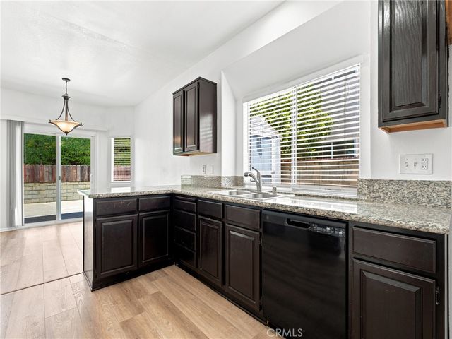 28525 Sugar Pine Way, Saugus, CA 91390