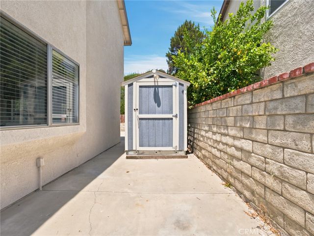 28525 Sugar Pine Way, Saugus, CA 91390