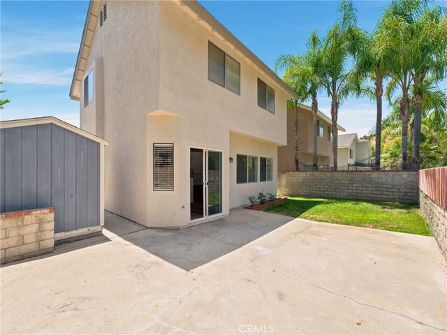 28525 Sugar Pine Way, Saugus, CA 91390
