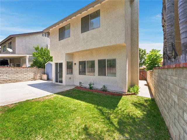 28525 Sugar Pine Way, Saugus, CA 91390