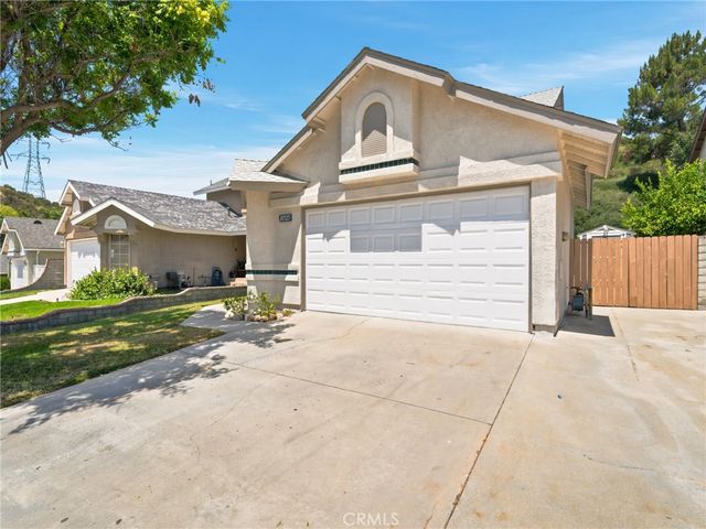 28525 Sugar Pine Way, Saugus, CA 91390