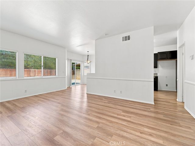 28525 Sugar Pine Way, Saugus, CA 91390