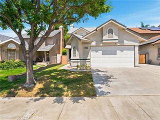 28525 Sugar Pine Way, Saugus, CA 91390