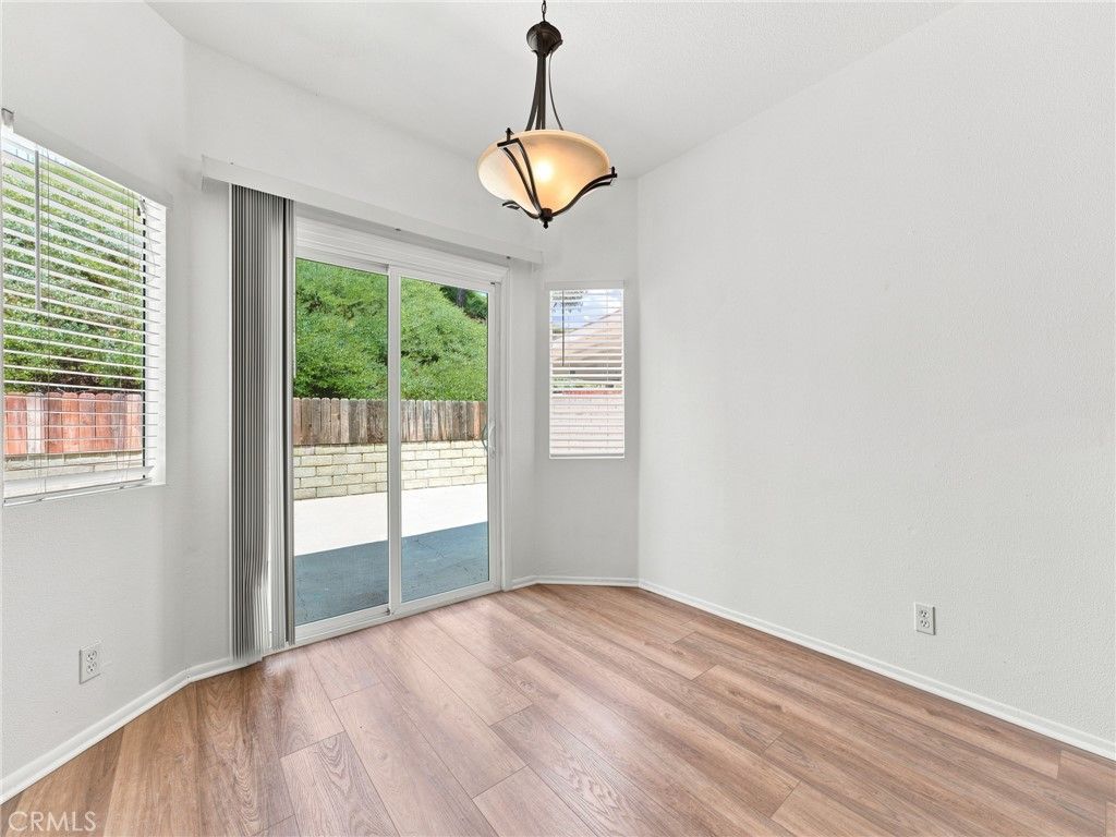 Image 11 of property listing at 28525 Sugar Pine Way, Saugus, CA 91390