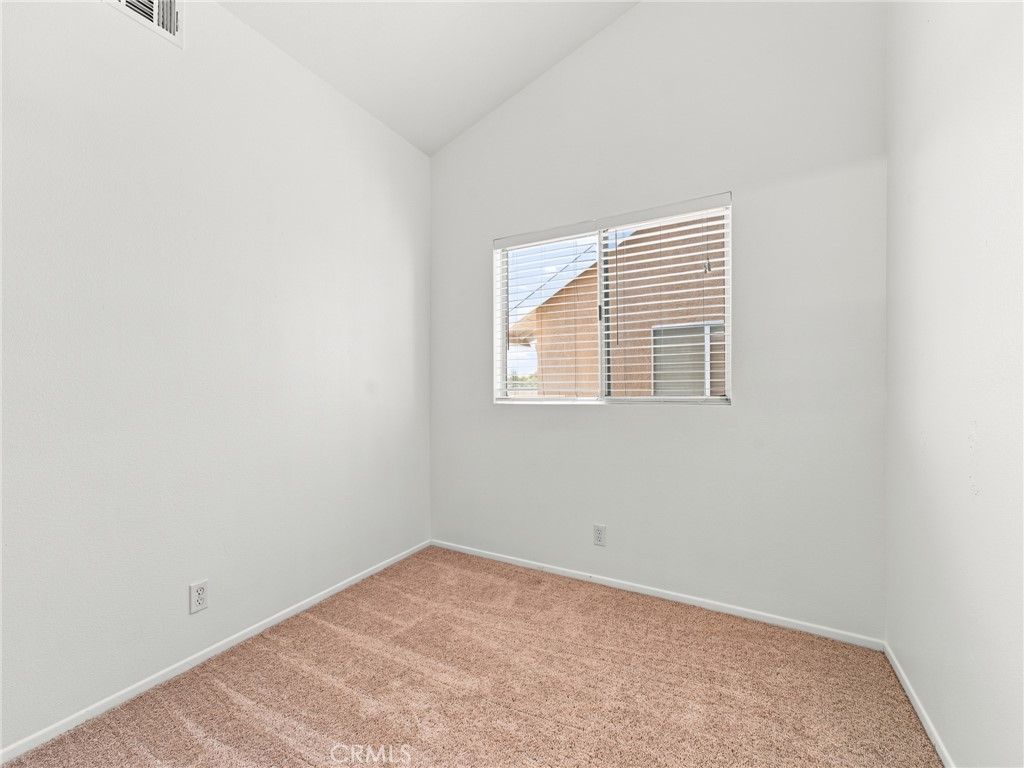 Image 19 of property listing at 28525 Sugar Pine Way, Saugus, CA 91390