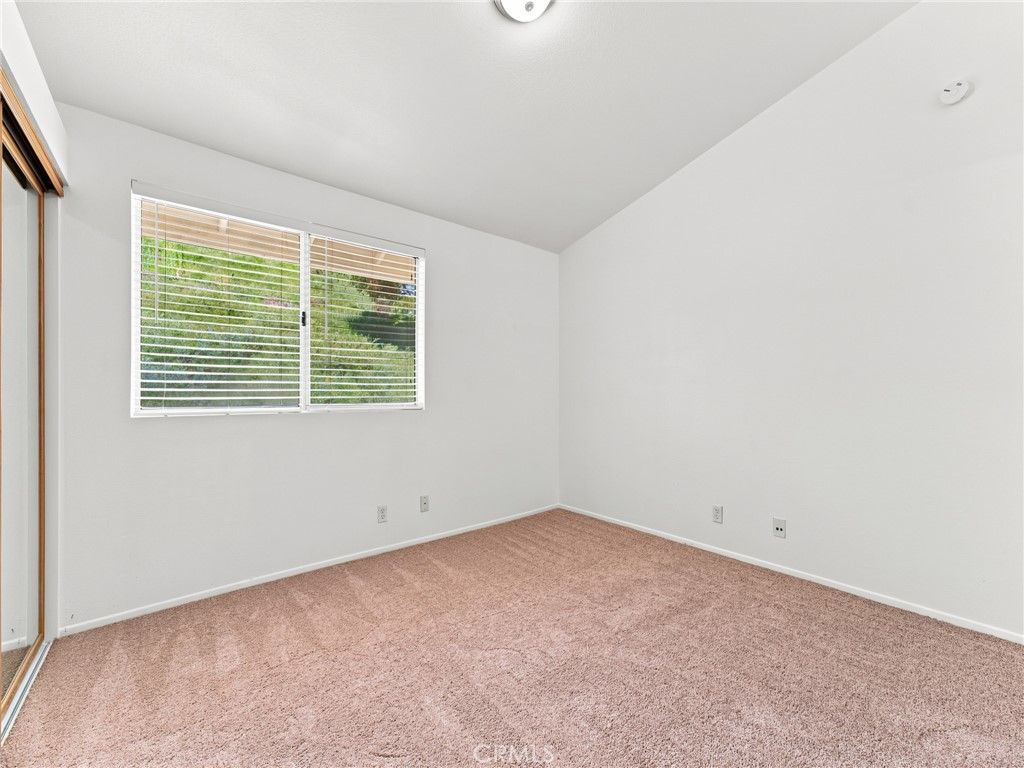 Image 23 of property listing at 28525 Sugar Pine Way, Saugus, CA 91390