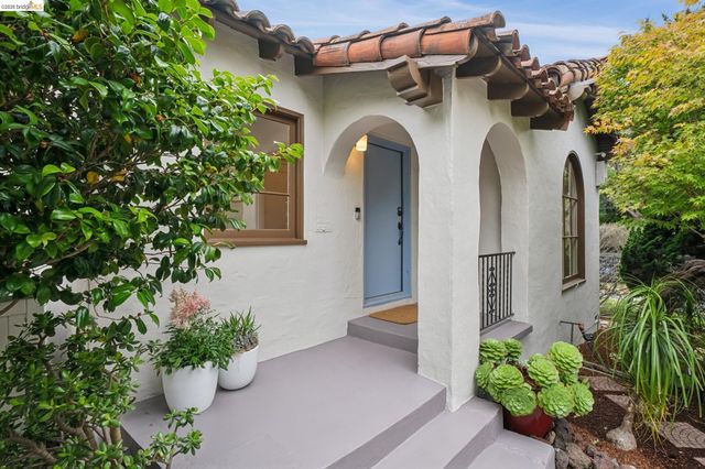 1246 Hopkins St, Berkeley, CA 94702