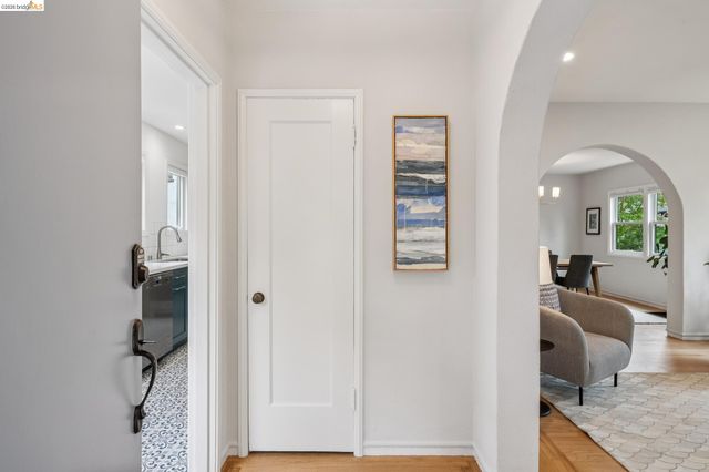 1246 Hopkins St, Berkeley, CA 94702