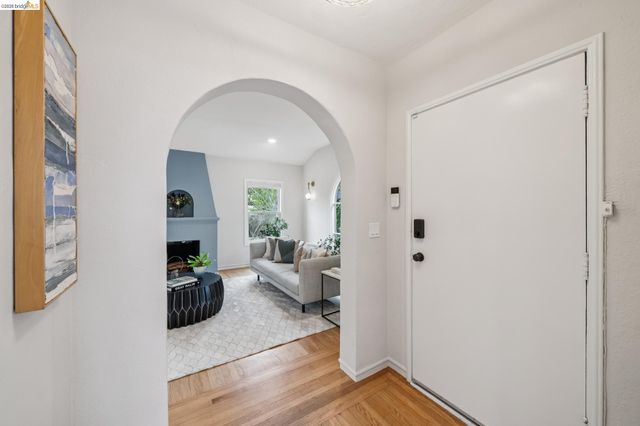 1246 Hopkins St, Berkeley, CA 94702