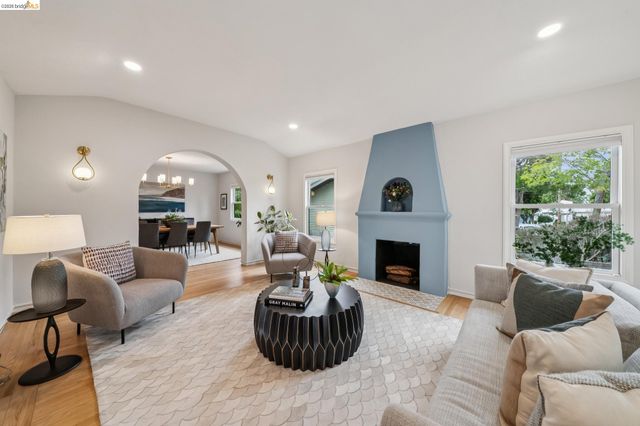 1246 Hopkins St, Berkeley, CA 94702