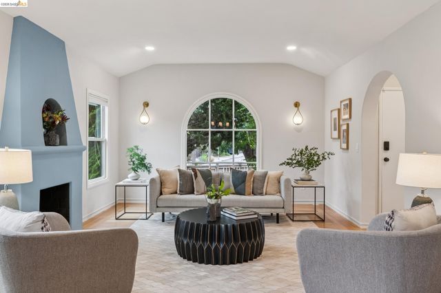 1246 Hopkins St, Berkeley, CA 94702