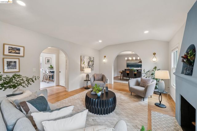 1246 Hopkins St, Berkeley, CA 94702