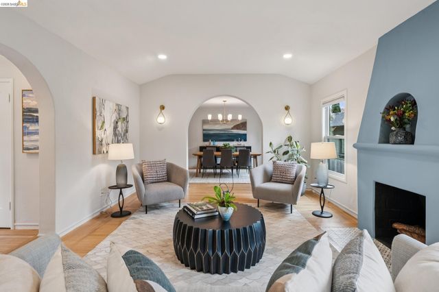 1246 Hopkins St, Berkeley, CA 94702