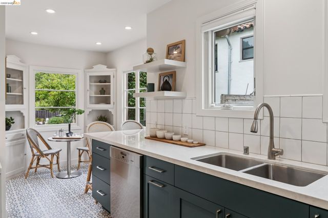 1246 Hopkins St, Berkeley, CA 94702