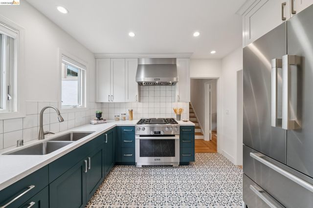 1246 Hopkins St, Berkeley, CA 94702