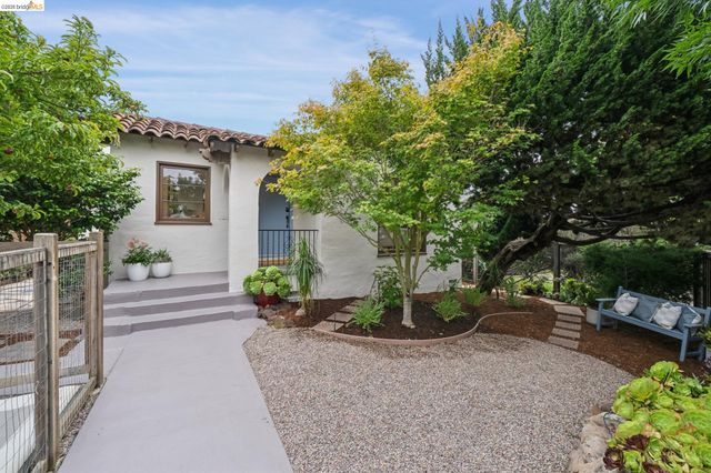 1246 Hopkins St, Berkeley, CA 94702