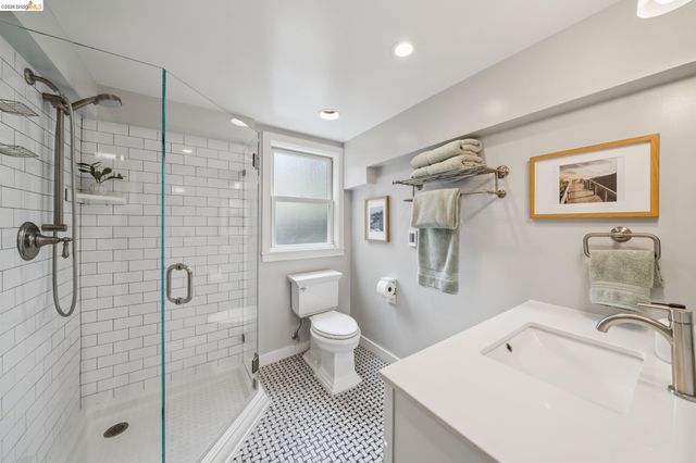 1246 Hopkins St, Berkeley, CA 94702