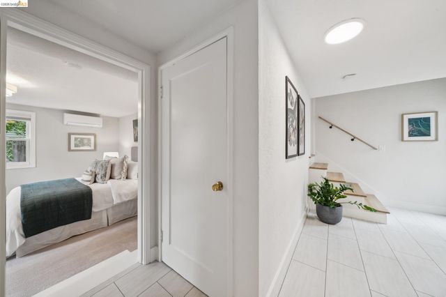 1246 Hopkins St, Berkeley, CA 94702