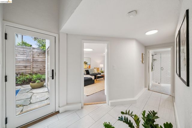 1246 Hopkins St, Berkeley, CA 94702