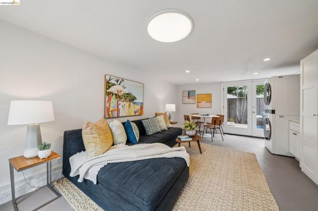 1246 Hopkins St, Berkeley, CA 94702