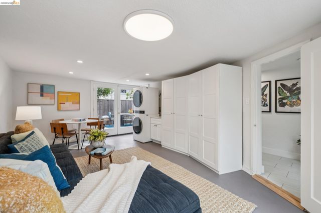 1246 Hopkins St, Berkeley, CA 94702