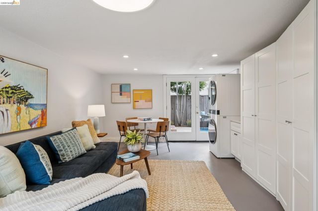 1246 Hopkins St, Berkeley, CA 94702