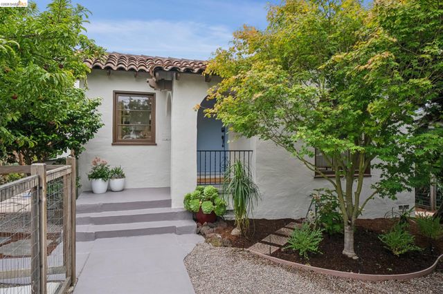 1246 Hopkins St, Berkeley, CA 94702
