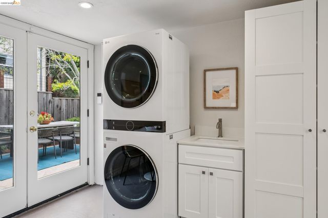 1246 Hopkins St, Berkeley, CA 94702