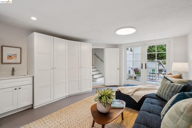 1246 Hopkins St, Berkeley, CA 94702