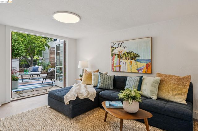 1246 Hopkins St, Berkeley, CA 94702