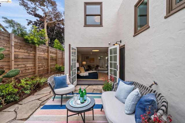1246 Hopkins St, Berkeley, CA 94702