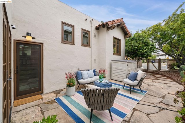 1246 Hopkins St, Berkeley, CA 94702