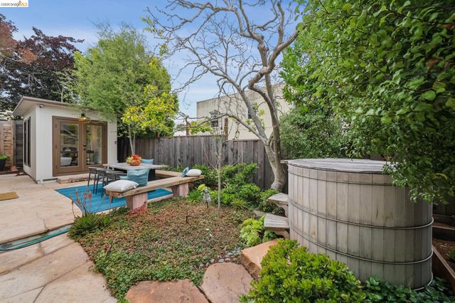 1246 Hopkins St, Berkeley, CA 94702