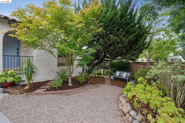 1246 Hopkins St, Berkeley, CA 94702