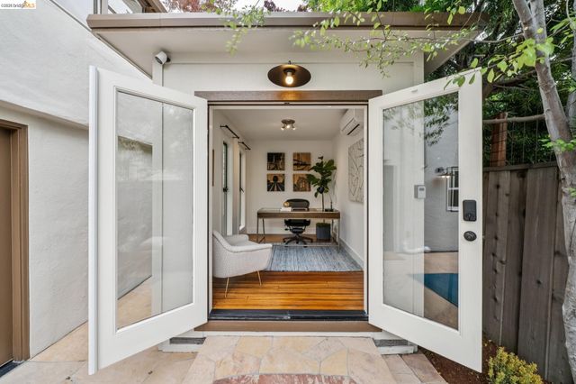 1246 Hopkins St, Berkeley, CA 94702