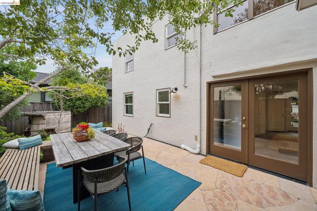 1246 Hopkins St, Berkeley, CA 94702