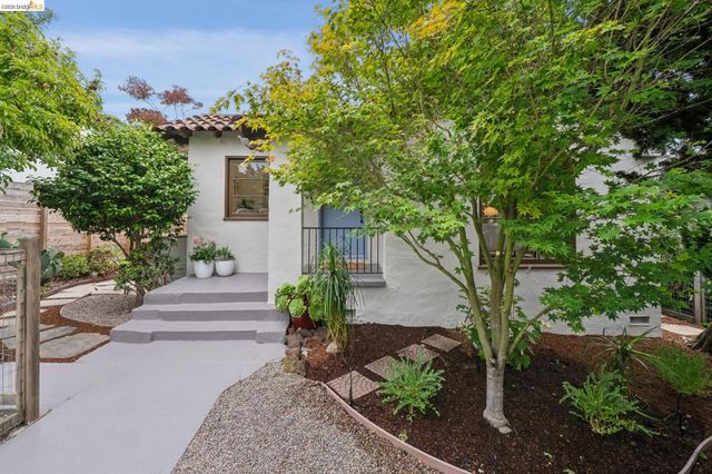 1246 Hopkins St, Berkeley, CA 94702
