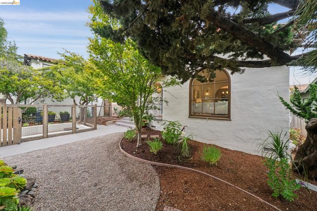 1246 Hopkins St, Berkeley, CA 94702