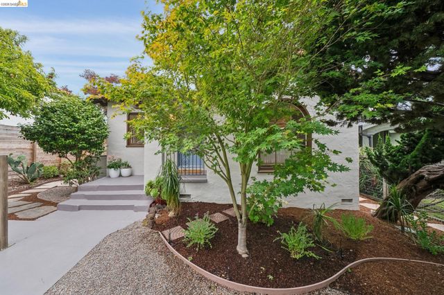 1246 Hopkins St, Berkeley, CA 94702