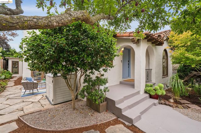 1246 Hopkins St, Berkeley, CA 94702