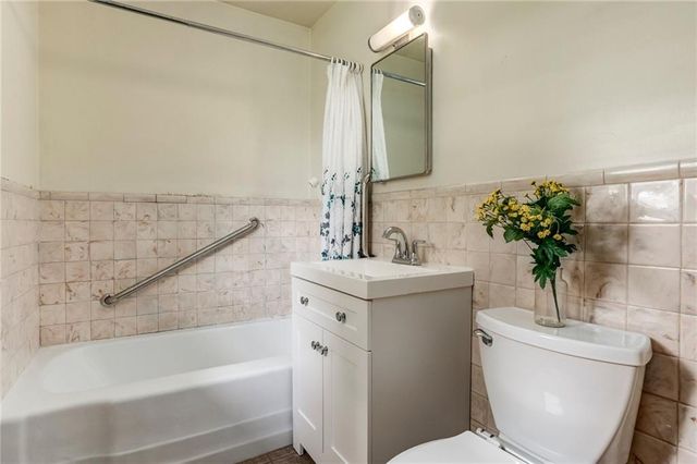 3205 Shawnee Drive, Kansas City, KS 66106