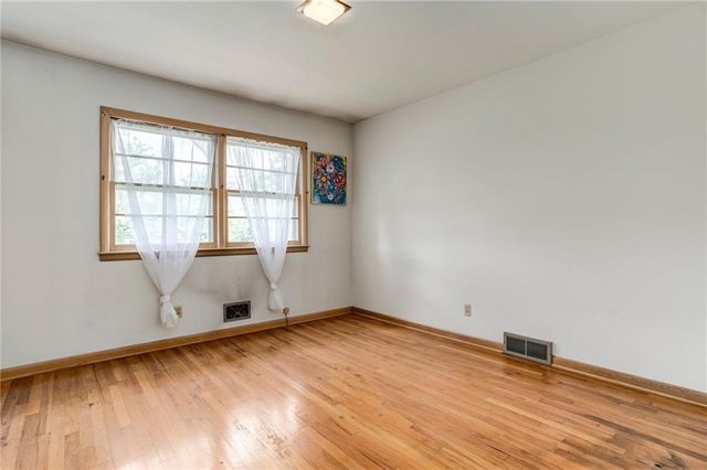 3205 Shawnee Drive, Kansas City, KS 66106